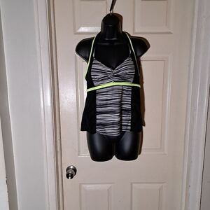 No brand athletic tank top size large